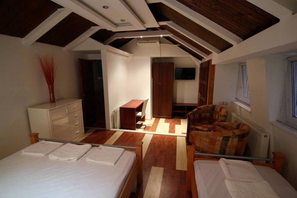 Lira Inn Ni Rum bild
