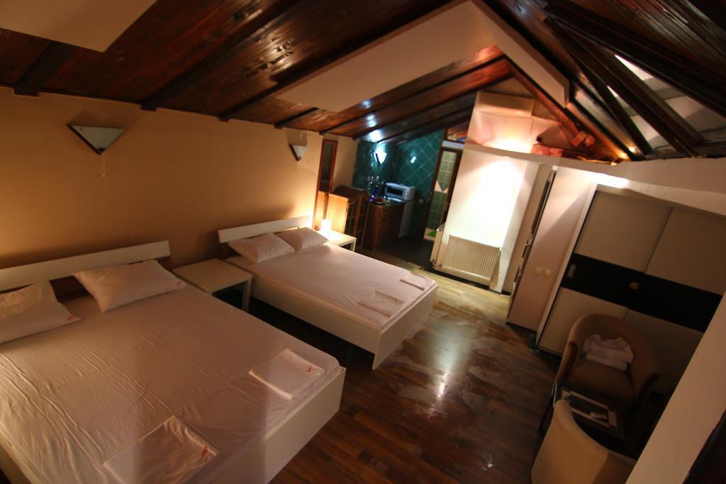 Lira Inn Ni Rum bild